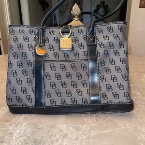 Dooney and Bourke tote purse